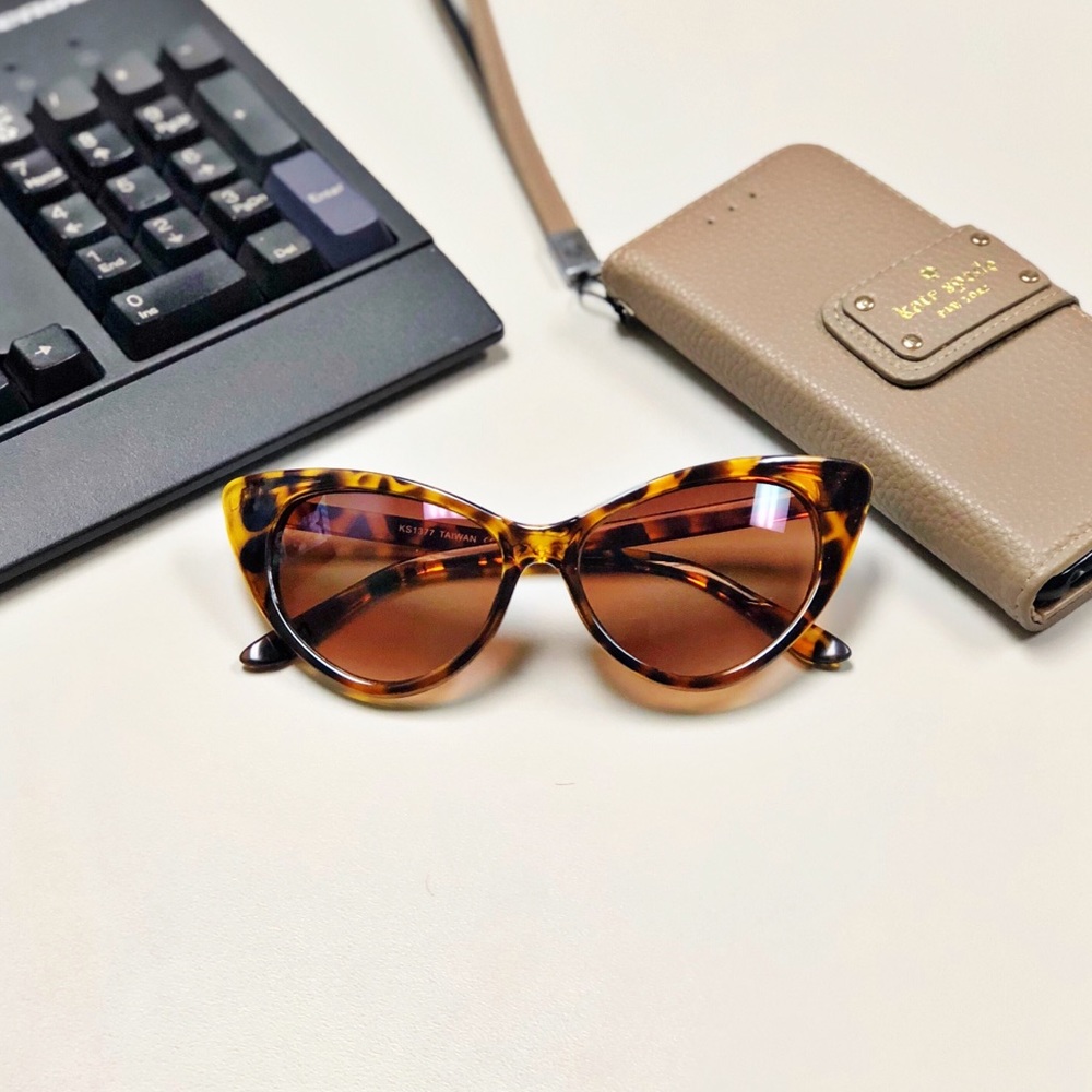 “Cougar” Lady Slim Cat Eye Small Frame Sunnies - Picture 2 of 4